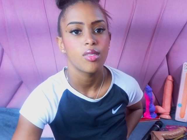 AngeyaPetite live cam on BongaCams