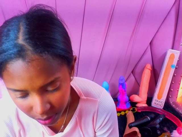 AngeyaPetite live cam on BongaCams