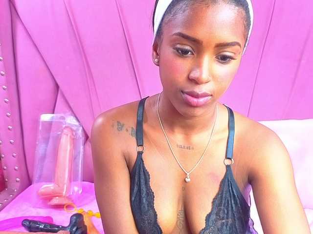 AngeyaPetite live cam on BongaCams