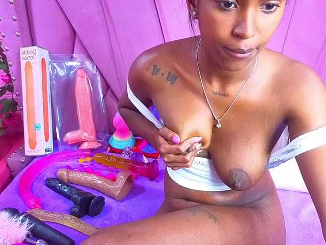 AngeyaPetite live cam on BongaCams