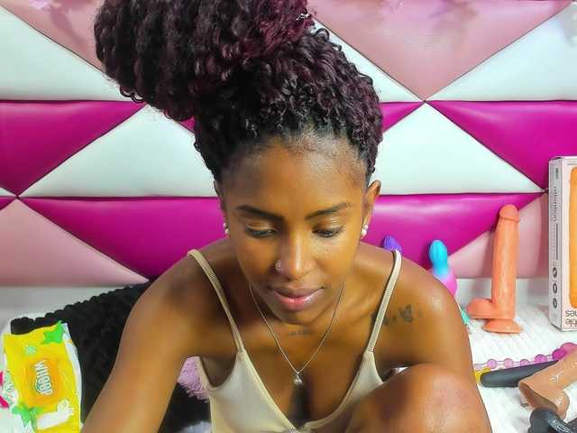 AngeyaPetite live cam on BongaCams