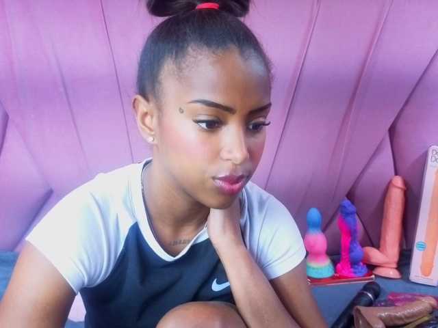 AngeyaPetite live cam on BongaCams