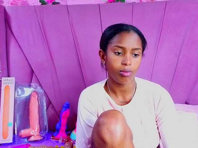 AngeyaPetite live cam on BongaCams