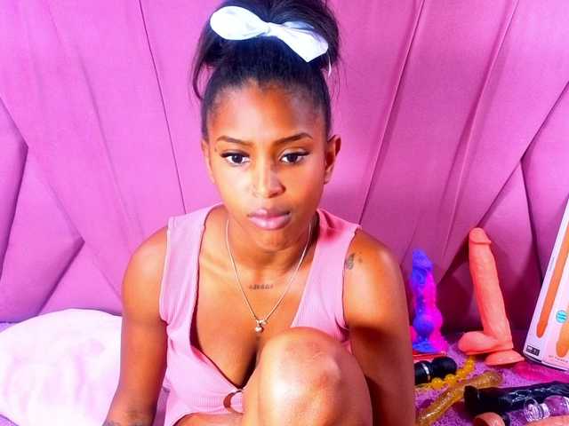 AngeyaPetite live cam on BongaCams