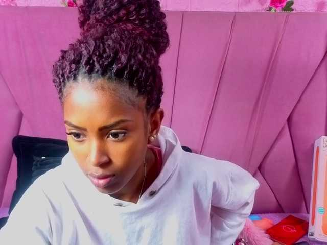 AngeyaPetite live webcam show