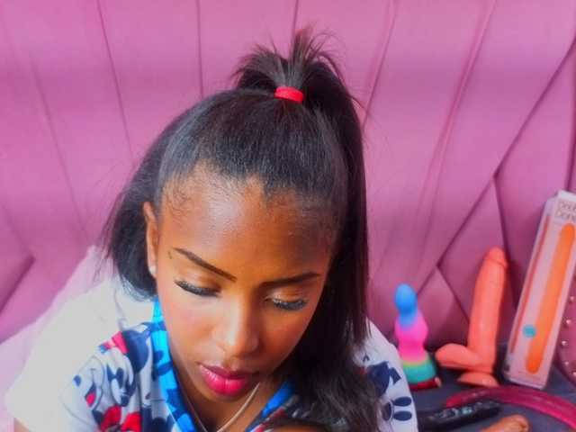 AngeyaPetite live cam on BongaCams