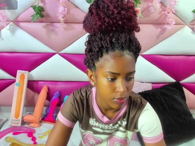AngeyaPetite live webcam show