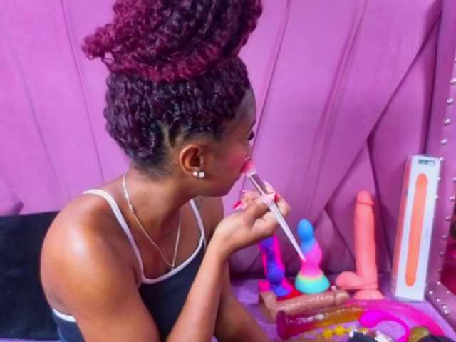 AngeyaPetite live cam on BongaCams
