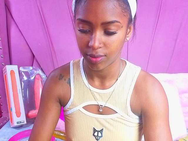AngeyaPetite live cam on BongaCams