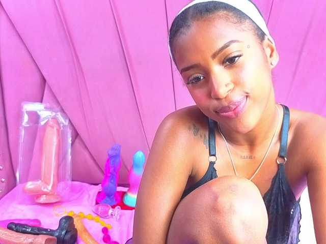AngeyaPetite live cam on BongaCams