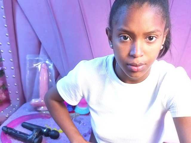 AngeyaPetite live cam on BongaCams