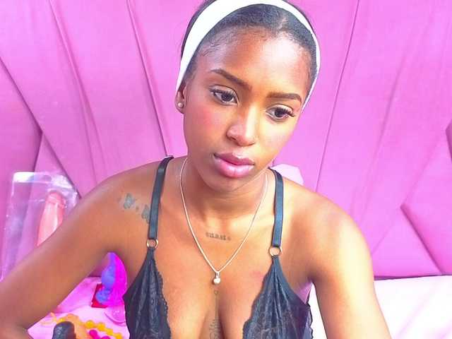 AngeyaPetite live cam on BongaCams