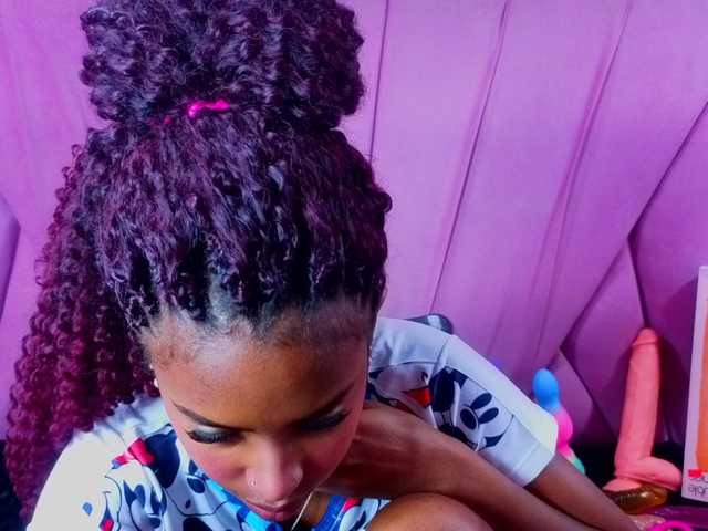 AngeyaPetite live cam on BongaCams