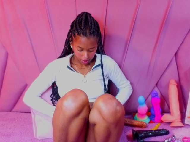 AngeyaPetite live cam on BongaCams