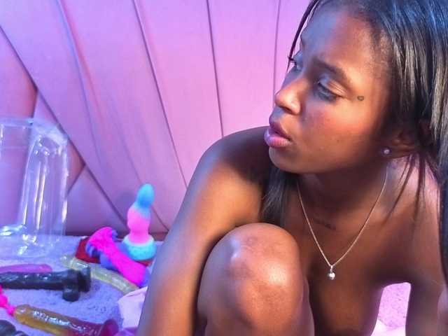 AngeyaPetite live cam on BongaCams
