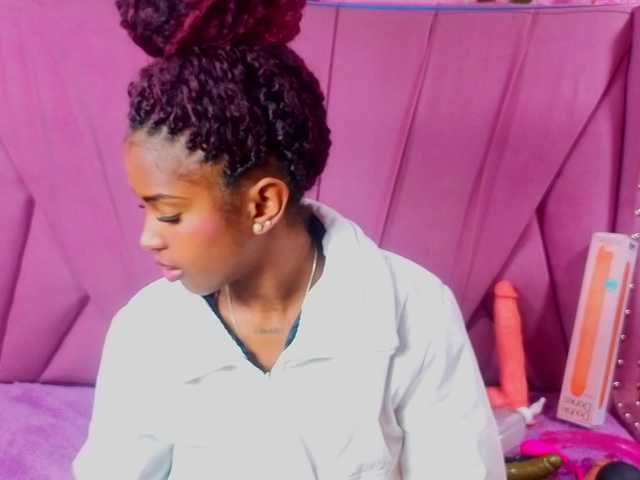 AngeyaPetite live cam on BongaCams
