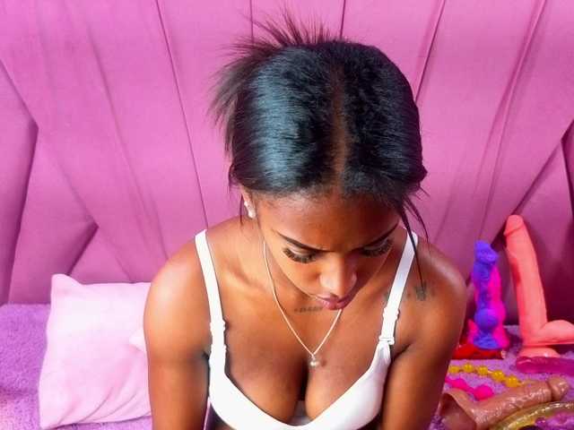 AngeyaPetite live cam on BongaCams