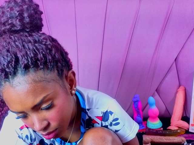 AngeyaPetite live cam on BongaCams