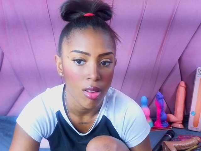 AngeyaPetite live cam on BongaCams