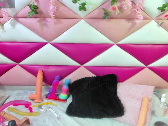 AngeyaPetite live webcam show