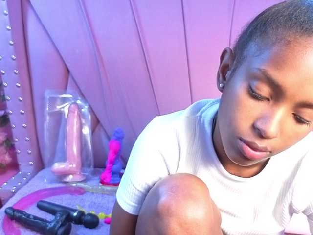 AngeyaPetite live cam on BongaCams