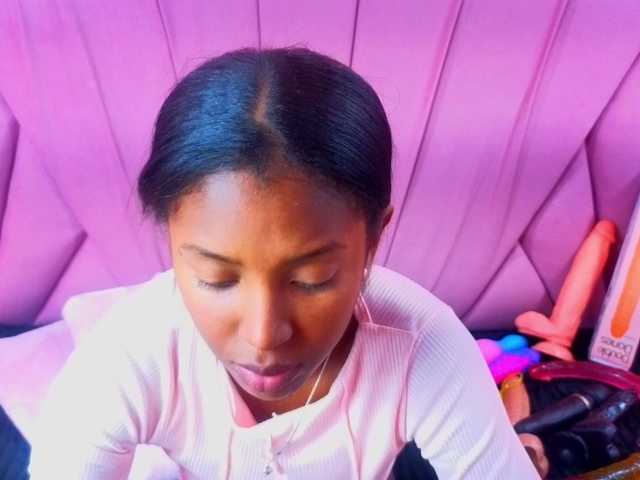 AngeyaPetite live cam on BongaCams