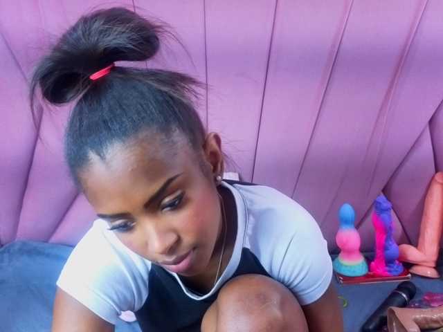 AngeyaPetite live cam on BongaCams