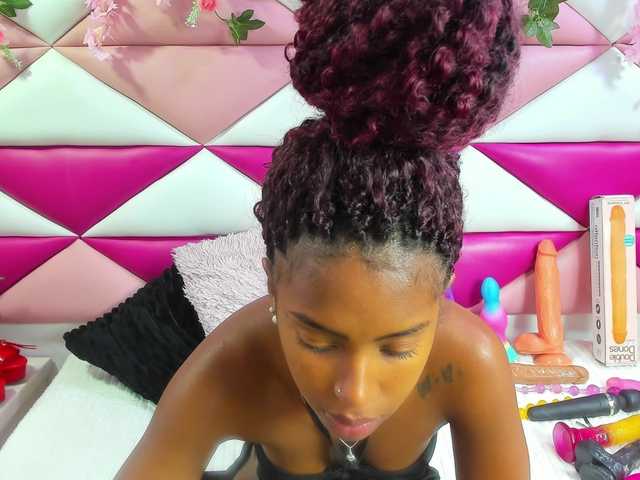 AngeyaPetite live cam on BongaCams