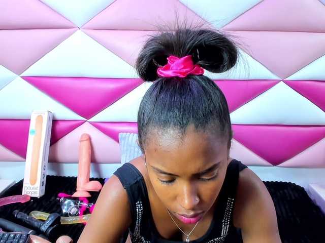 AngeyaPetite live cam on BongaCams