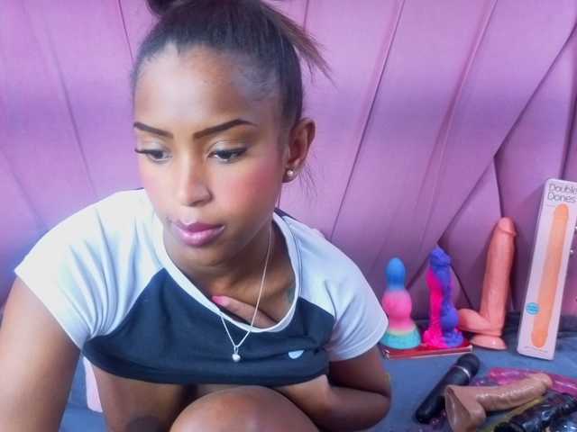 AngeyaPetite live cam on BongaCams