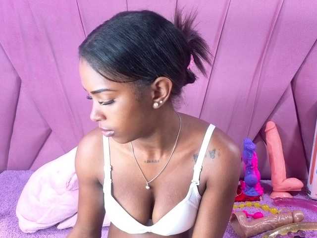 AngeyaPetite live cam on BongaCams