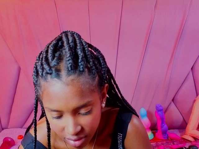AngeyaPetite live cam on BongaCams