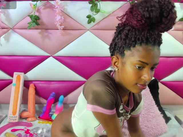 AngeyaPetite webcam