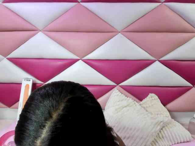 AngeyaPetite webcam