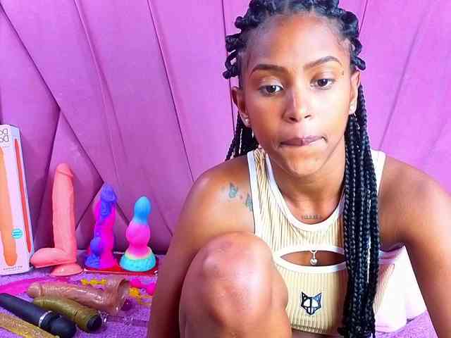 AngeyaPetite webcam