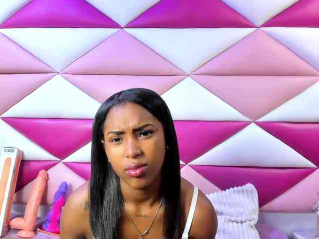 AngeyaPetite webcam
