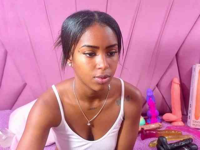 AngeyaPetite webcam
