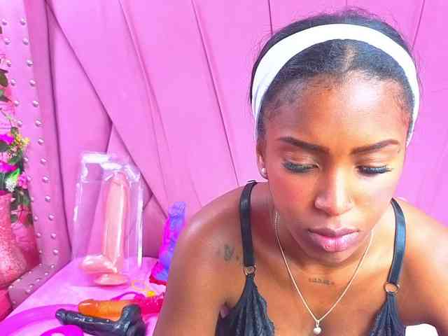 AngeyaPetite webcam