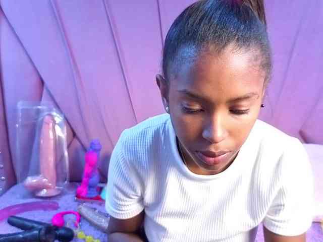 AngeyaPetite webcam