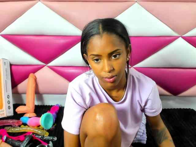 AngeyaPetite webcam