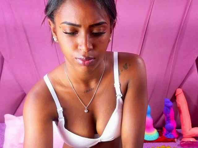 AngeyaPetite Live Webcam on BongaCams