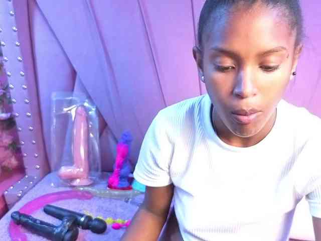AngeyaPetite webcam