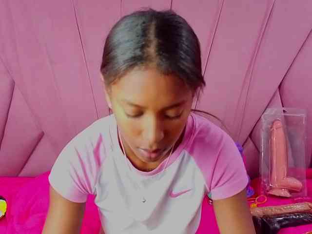 AngeyaPetite webcam