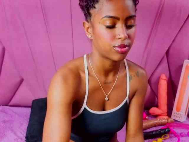 AngeyaPetite webcam