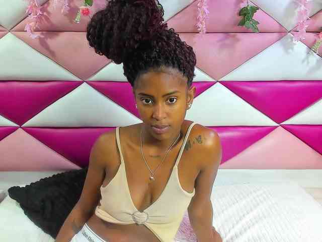 AngeyaPetite webcam