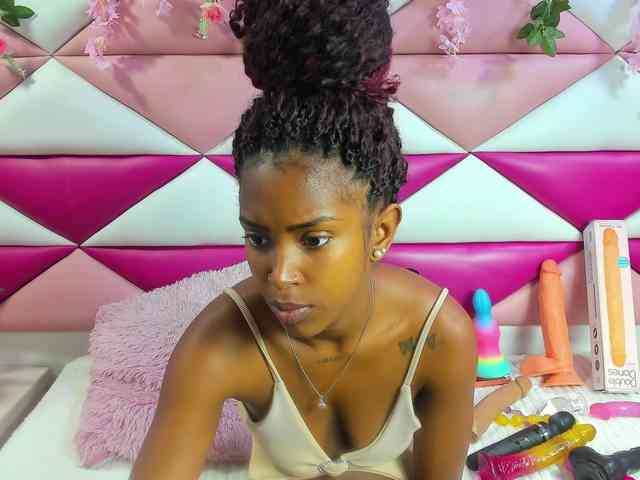 AngeyaPetite webcam