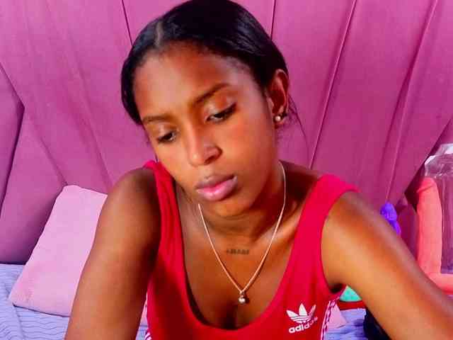 AngeyaPetite webcam