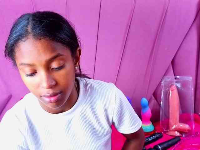 AngeyaPetite webcam