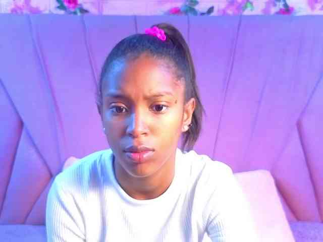 AngeyaPetite webcam