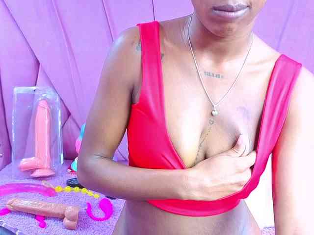 AngeyaPetite webcam